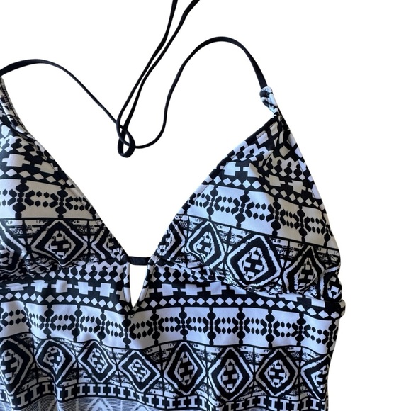 Mossimo  Women's Black Geometric One-Piece Swimsuit Size XL - Picture 5 of 9